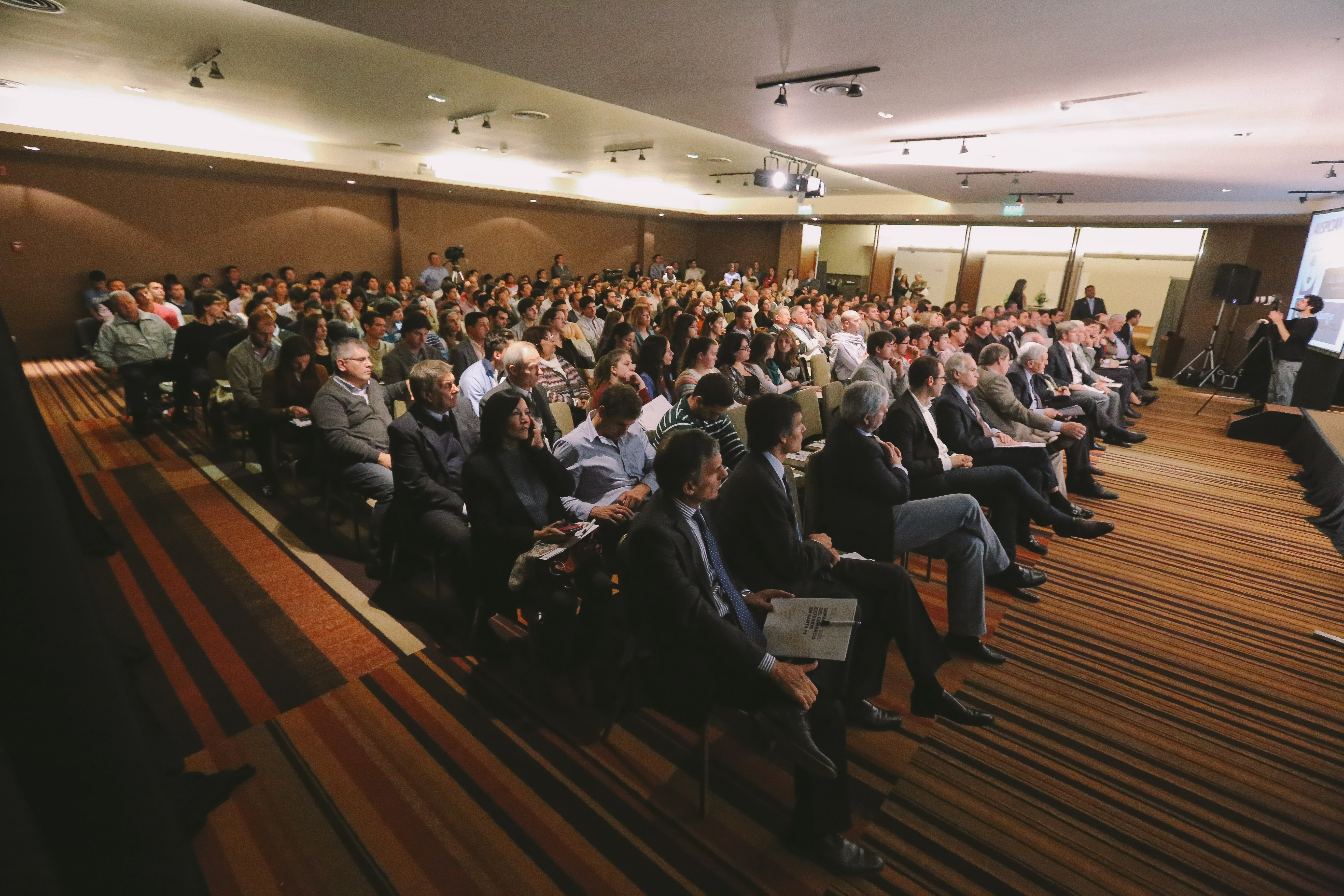 Más de 300 asistentes