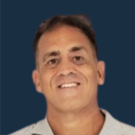CPN DIEGO DUMONT  <br><small> <i>Titular de DMF Comercio Exterior Maestría en Economía Aplicada U. Austral-tesis, Posgrado Especialista en Operaciones de Comercio Exterior UNR / CPN, Despachante de Aduana Inversor Profesional ICB, Columnista de LT10 y Diario La Nación, Autor de Comercio  Exterior para No Especialistas y otros libros. </i></small> 