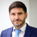 MAXIMILIANO PULLARO <br />
<i> <small>Gobernador de la Provincia de Santa Fe </small></i>