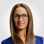 Renata Reinheimer <br />
<i> <small>CEO y cofundadora de INFIRA, impulsa la transformación de conocimiento científico en tecnología, propiedad intelectual y negocios de alto valor para el agro.</small></i>